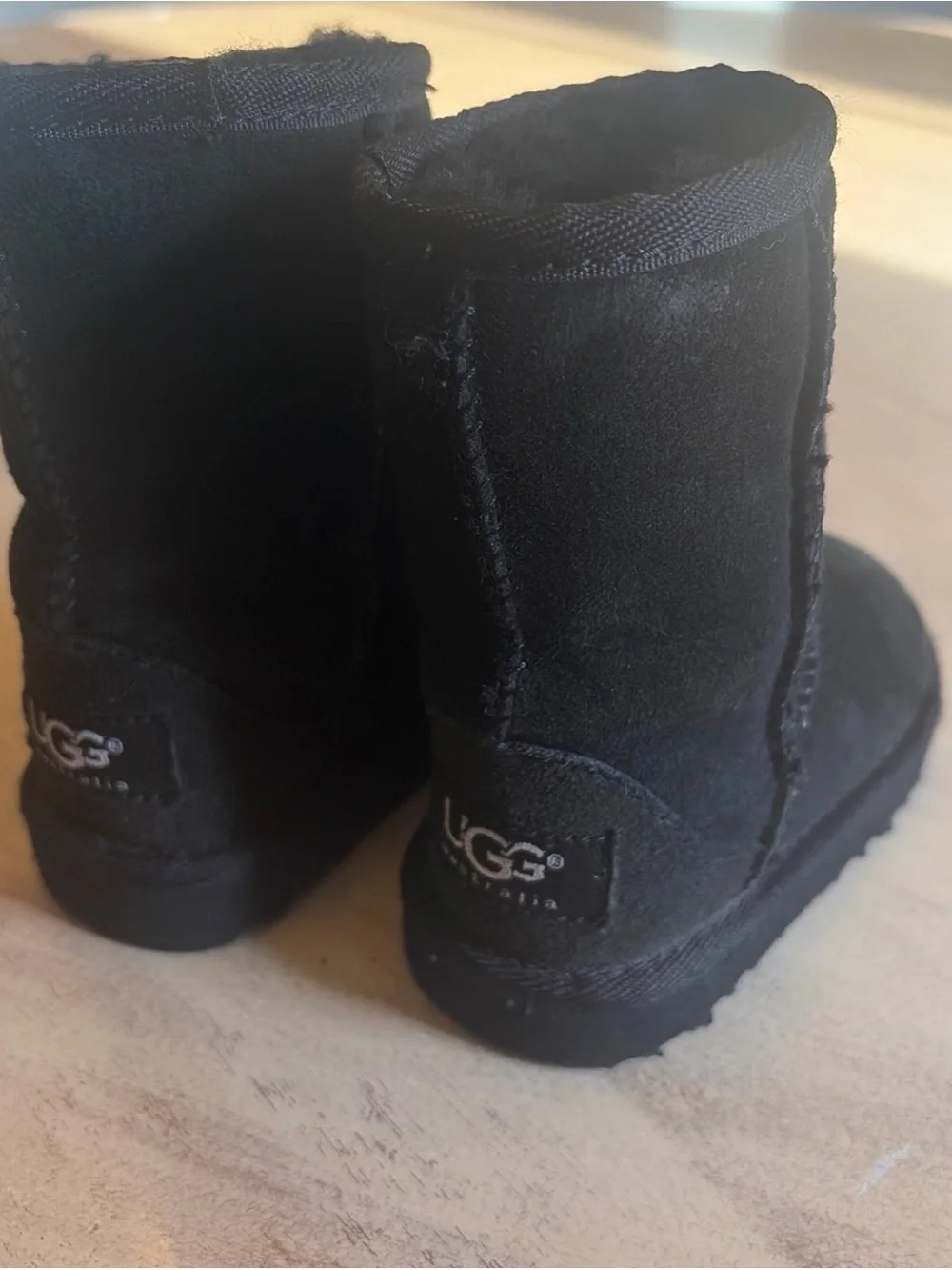 UGG Australia Black Classic Short Boot Toddler (Little Kid) Size US 7 5251 T